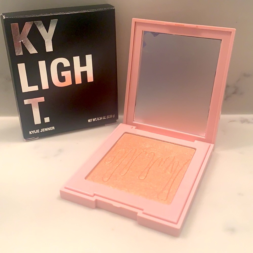 Kylie Cosmetics! KY Light. Cheers Darling. Full Size Highlighter.